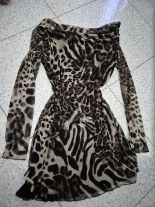 Abito leopardato off-shoulder