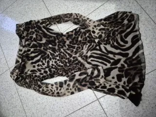 Abito leopardato off-shoulder