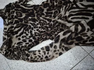 Abito leopardato off-shoulder