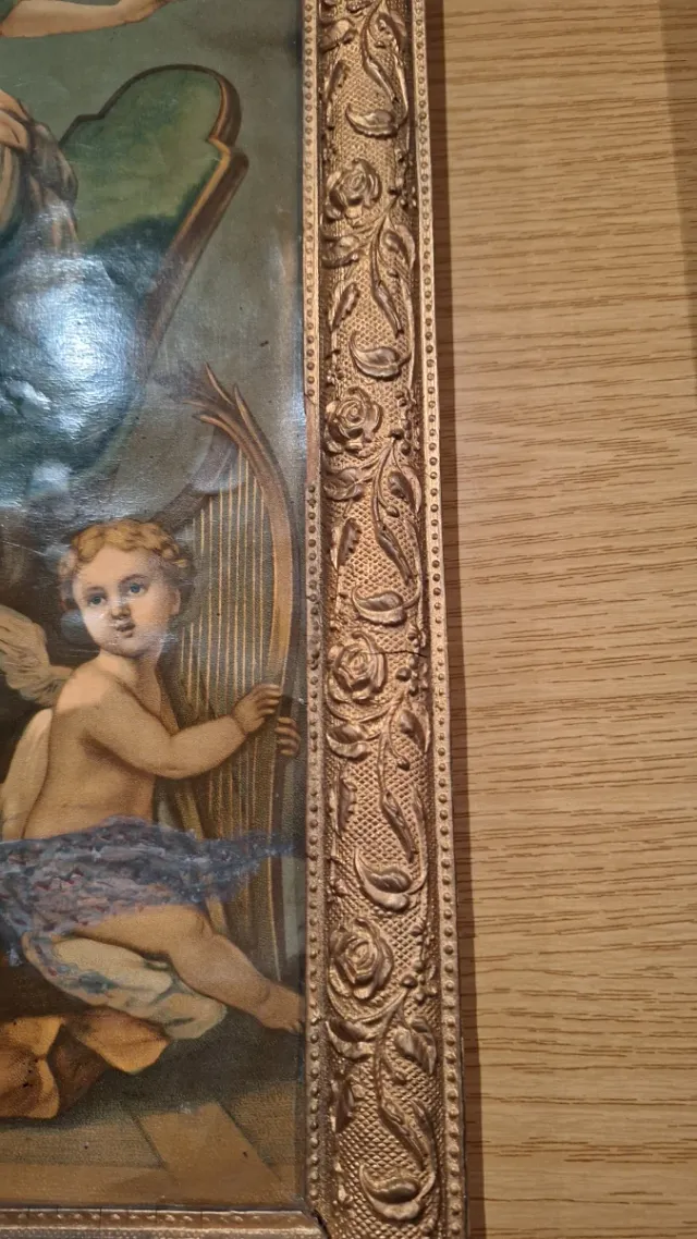 Marco de madera dorado