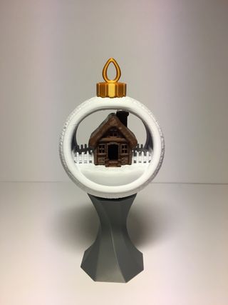 Pallina di Natale con casetta e recinto