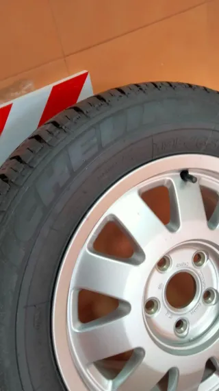 Rueda de coche nueva