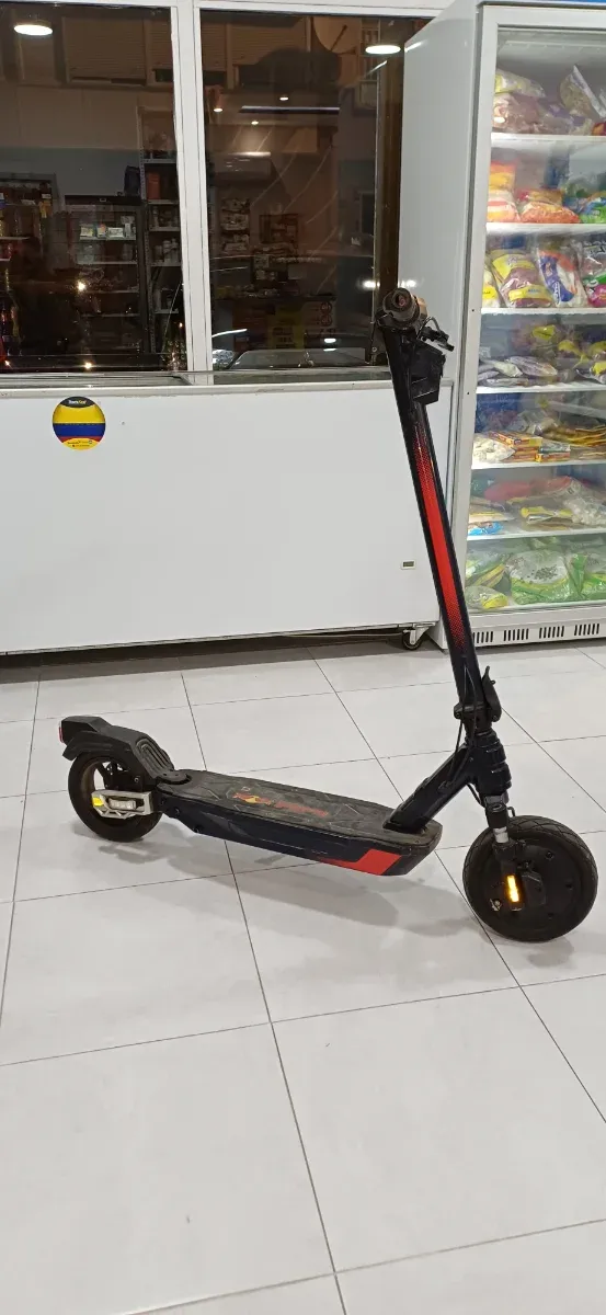 Patín Eléctrico Red Bull