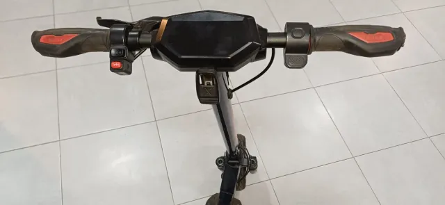 Patín Eléctrico Red Bull