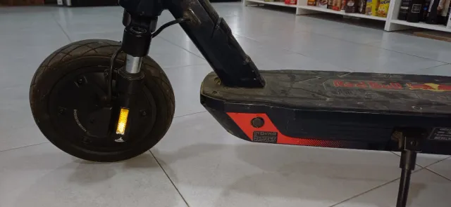 Patín Eléctrico Red Bull