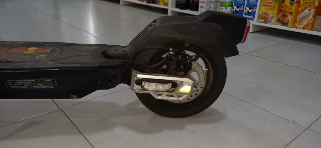 Patín Eléctrico Red Bull