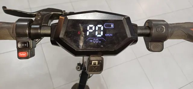 Patín Eléctrico Red Bull