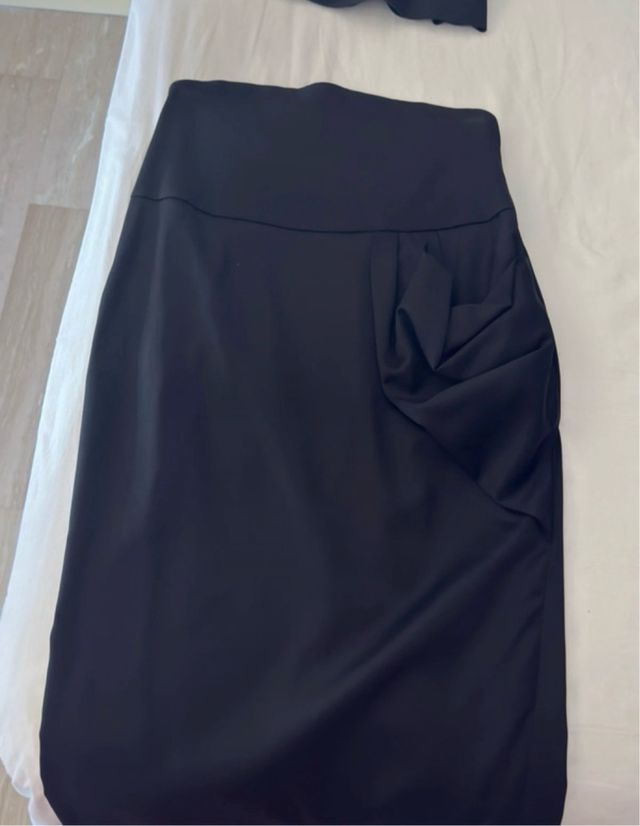 Conjunto El Caballo: Camiseta y Falda Negra