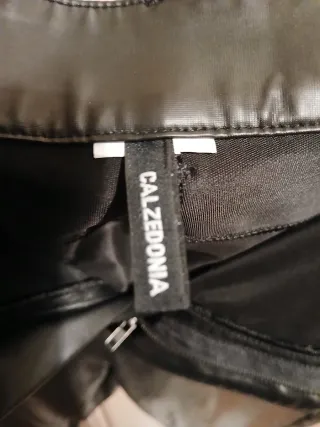 Pantalón efecto piel negro