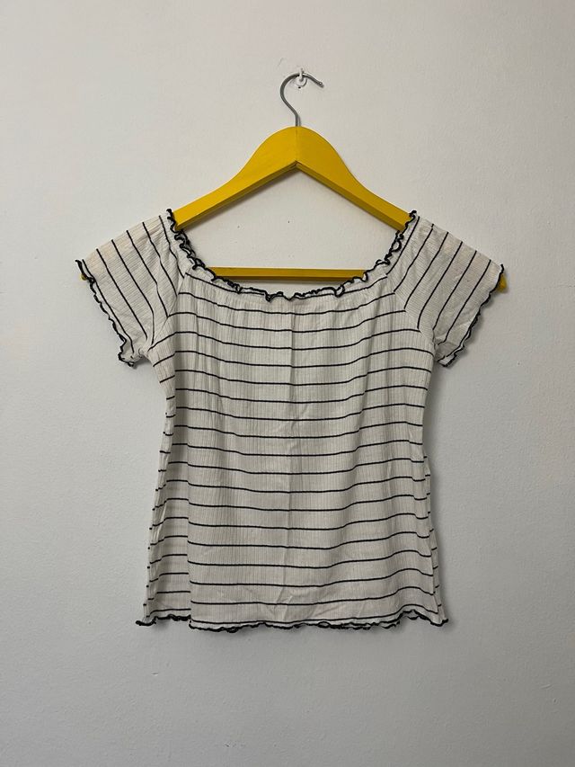 Camiseta hombros descubiertos rayas