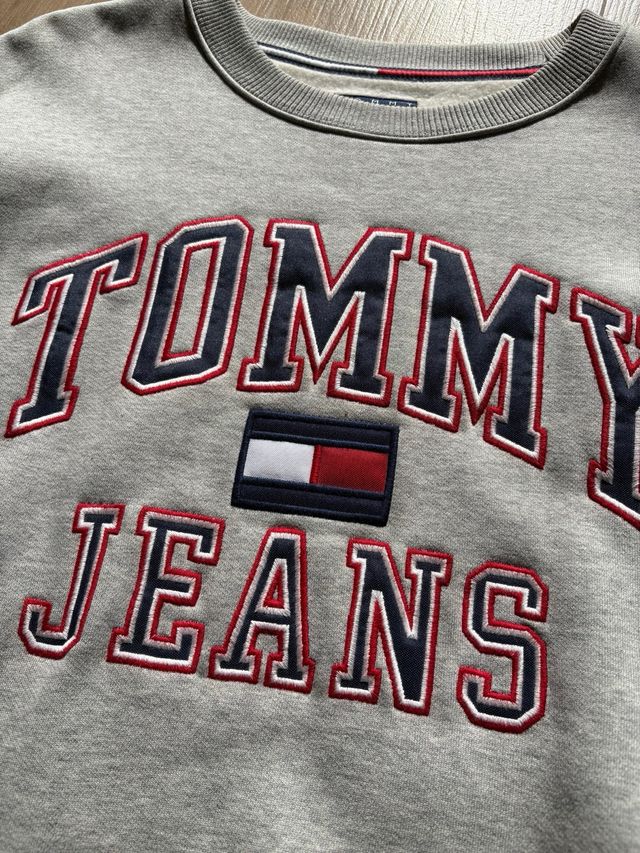 Sudadera Tommy Jeans Gris Capsule Collection