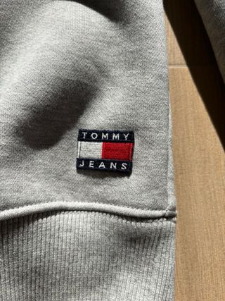 Sudadera Tommy Jeans Gris Capsule Collection