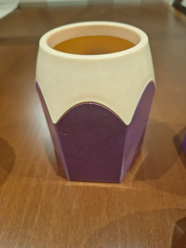 4 Botes de Pintura Morado y Crema