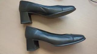 Zapatos de piel negros talla 38