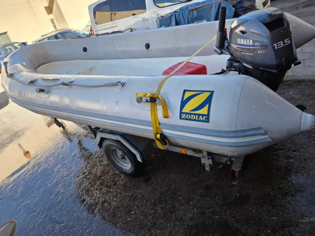 Zodiac 4m con remolque sin motor