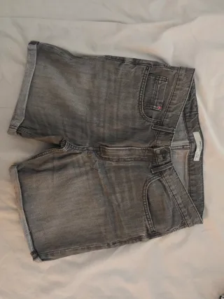 Bermudas vaqueras Mango grises