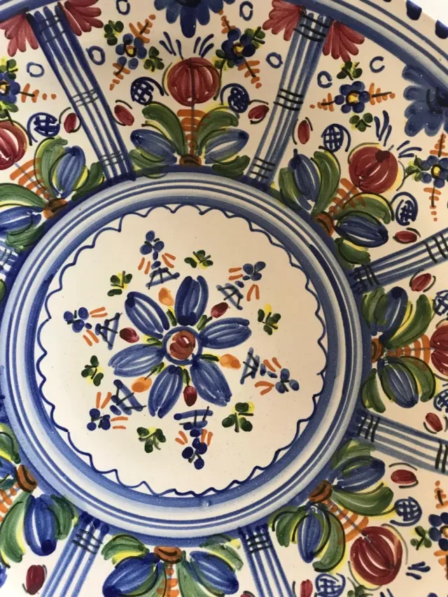 Plato decorativo cerámica pintado a mano