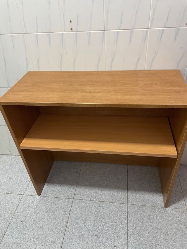 Estantería de madera con doble repisa