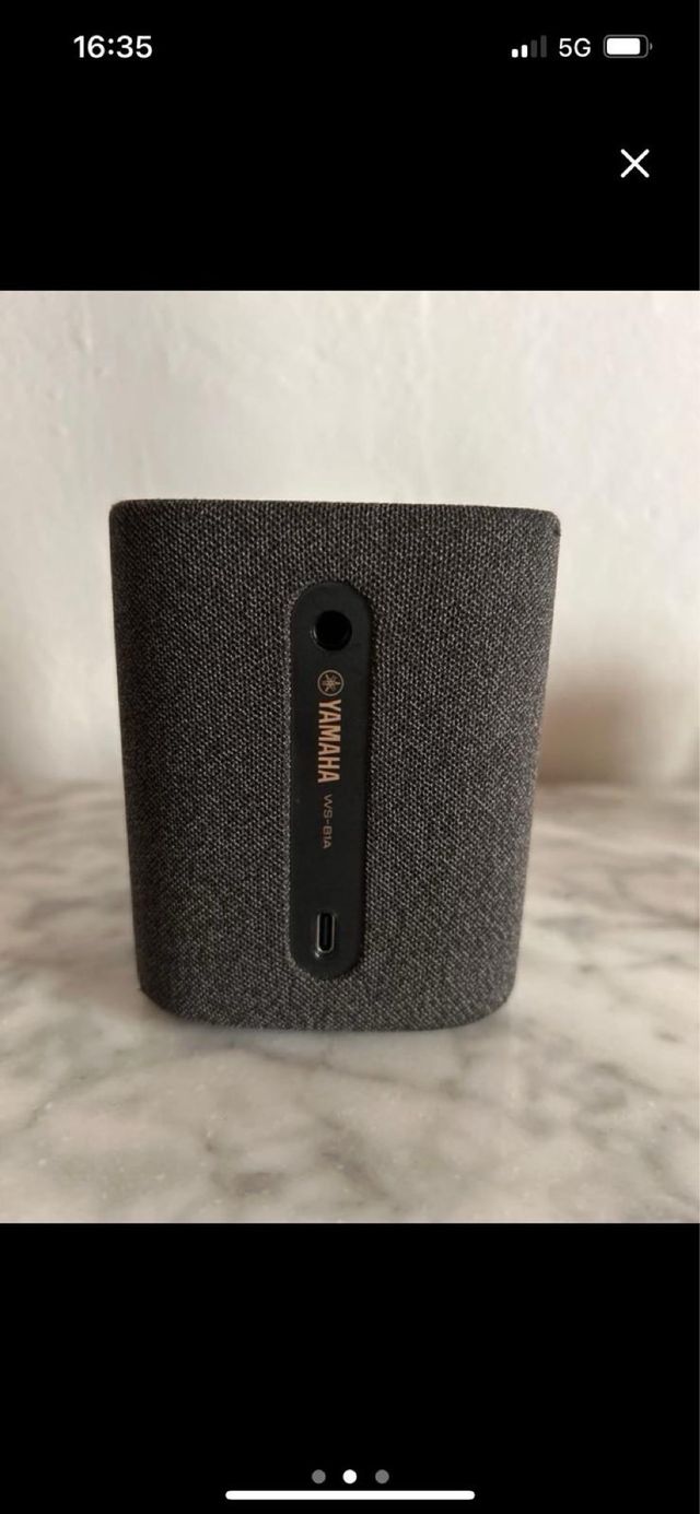 Altavoz Portátil Yamaha Negro y Dorado