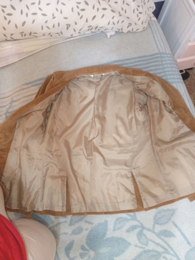 Traje de falda y chaqueta de pana