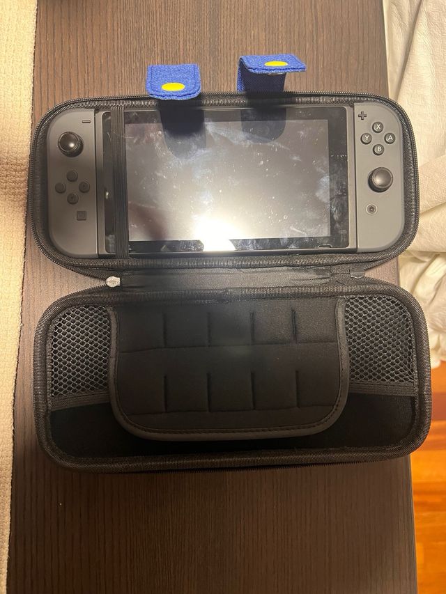 Nintendo Switch Negra con funda