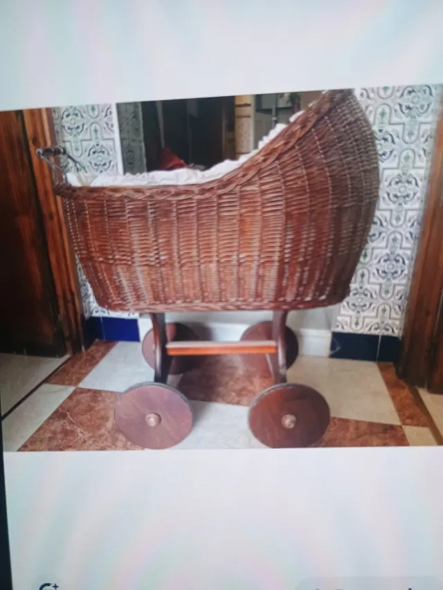 Moisés de mimbre con ropa