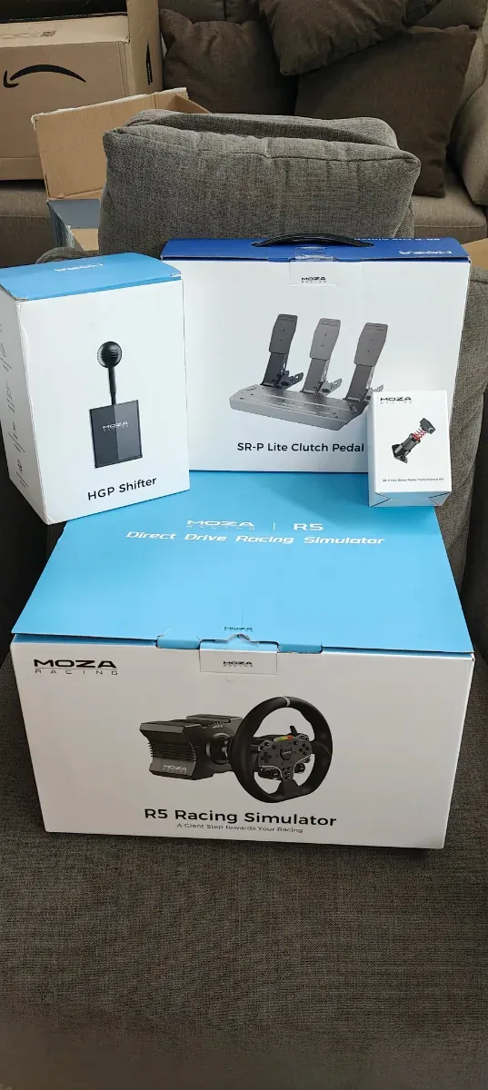 Moza R5 Racing Simulator + HGP Shifter