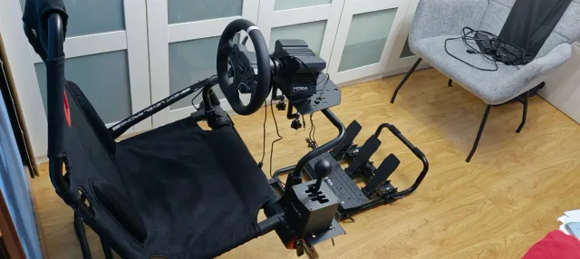 Moza R5 Racing Simulator + HGP Shifter