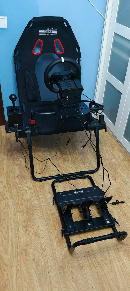 Moza R5 Racing Simulator + HGP Shifter