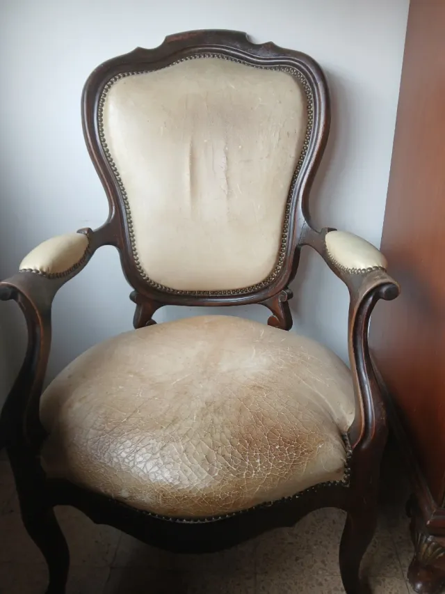 Sillón Isabelino antiguo para retapizar
