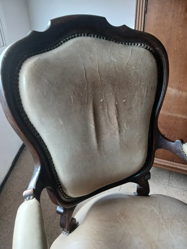 Sillón Isabelino antiguo para retapizar