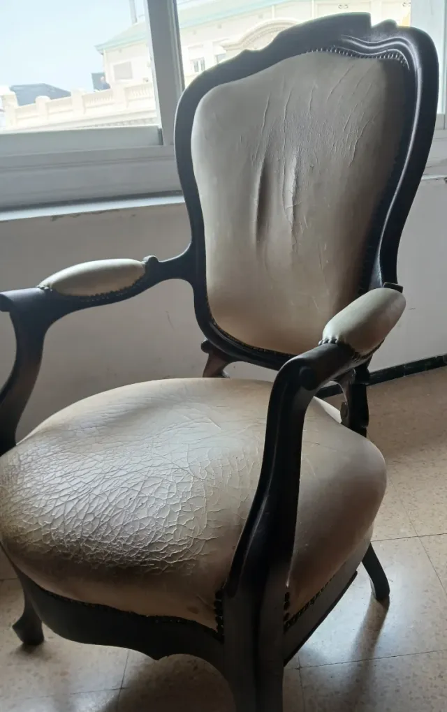 Sillón Isabelino antiguo para retapizar