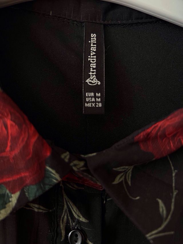 Vestido Stradivarius flores rojas manga larga M