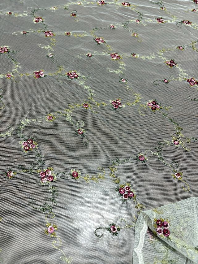 Tovaglia Tulle Ricamata Fiori Rosa Verde