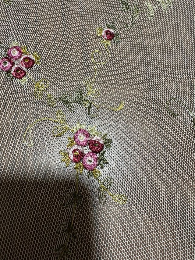 Tovaglia Tulle Ricamata Fiori Rosa Verde