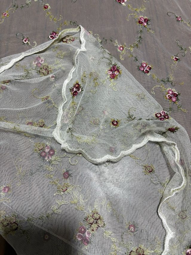 Tovaglia Tulle Ricamata Fiori Rosa Verde