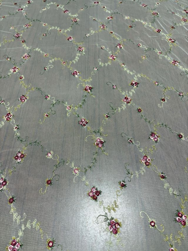 Tovaglia Tulle Ricamata Fiori Rosa Verde