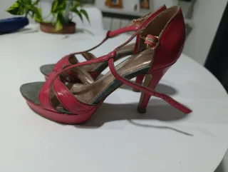 Zapatos de tacón rojos Café Noir talla 38, de piel
