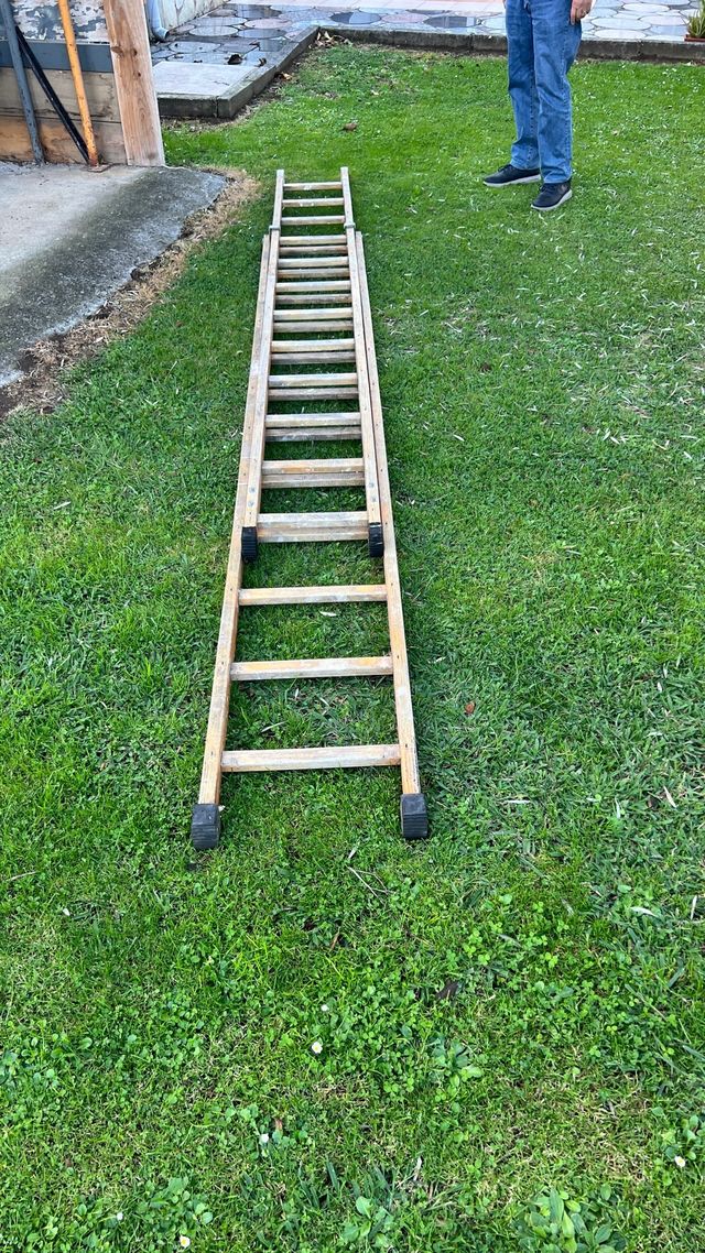 Escalera de madera plegable