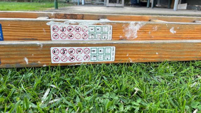 Escalera de madera plegable