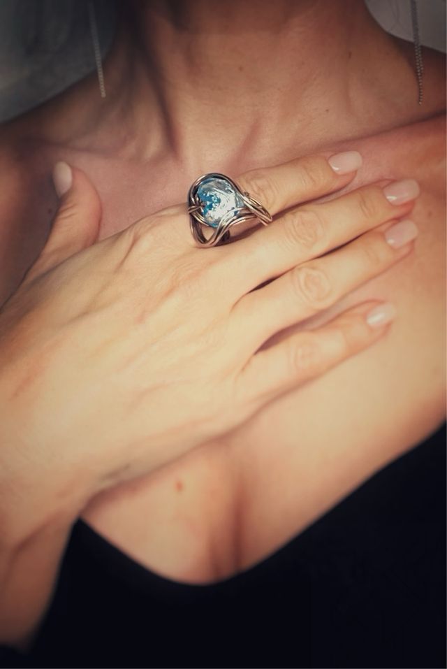 Anillo artesano plata y vidrio de Murano azul