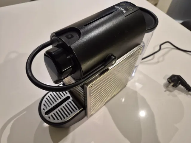 Cafetera Nespresso Krups Pixie Negra