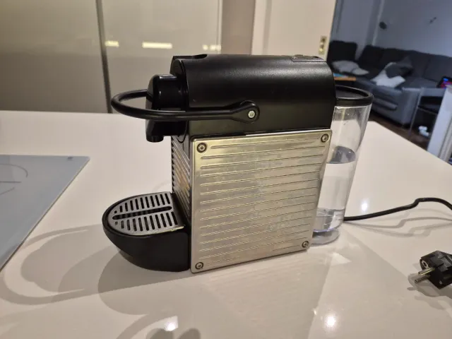 Cafetera Nespresso Krups Pixie Negra