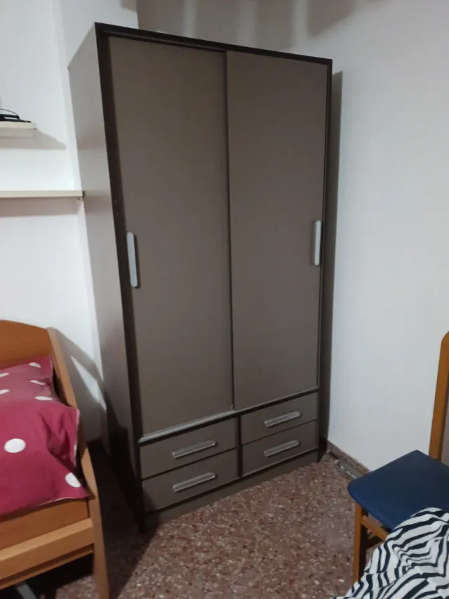 Armario puertas correderas y 4 cajones