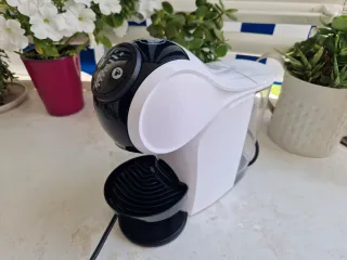 Cafetera Dolce Gusto Blanca y Negra