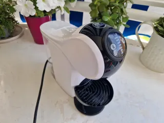 Cafetera Dolce Gusto Blanca y Negra