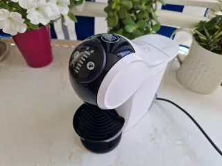 Cafetera Dolce Gusto Blanca y Negra