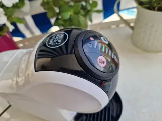 Cafetera Dolce Gusto Blanca y Negra