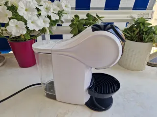 Cafetera Dolce Gusto Blanca y Negra