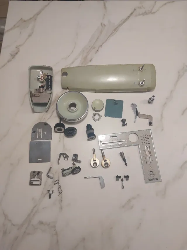 Maquina de coser Alfa Rotomatic